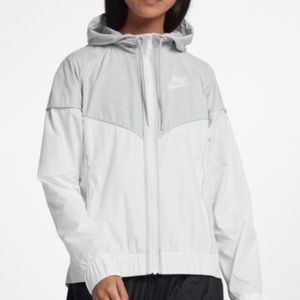 NIKE WINDBREAKER white size M